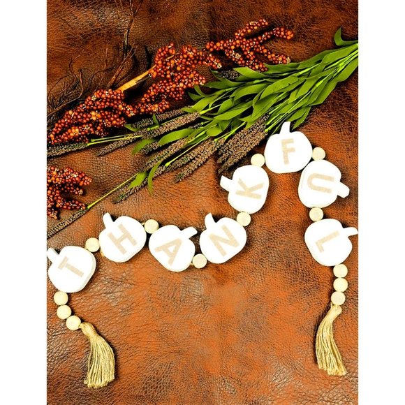 Young's Inc. Other - Wooden Bead Garland Décor. "Thankful". Jute Tassel. NWT.